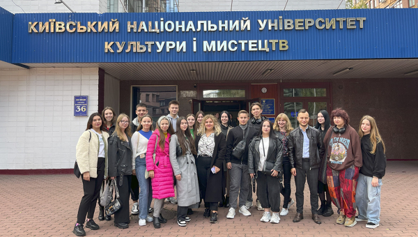 Знайомство з науковою бібліотекою КНУКіМ